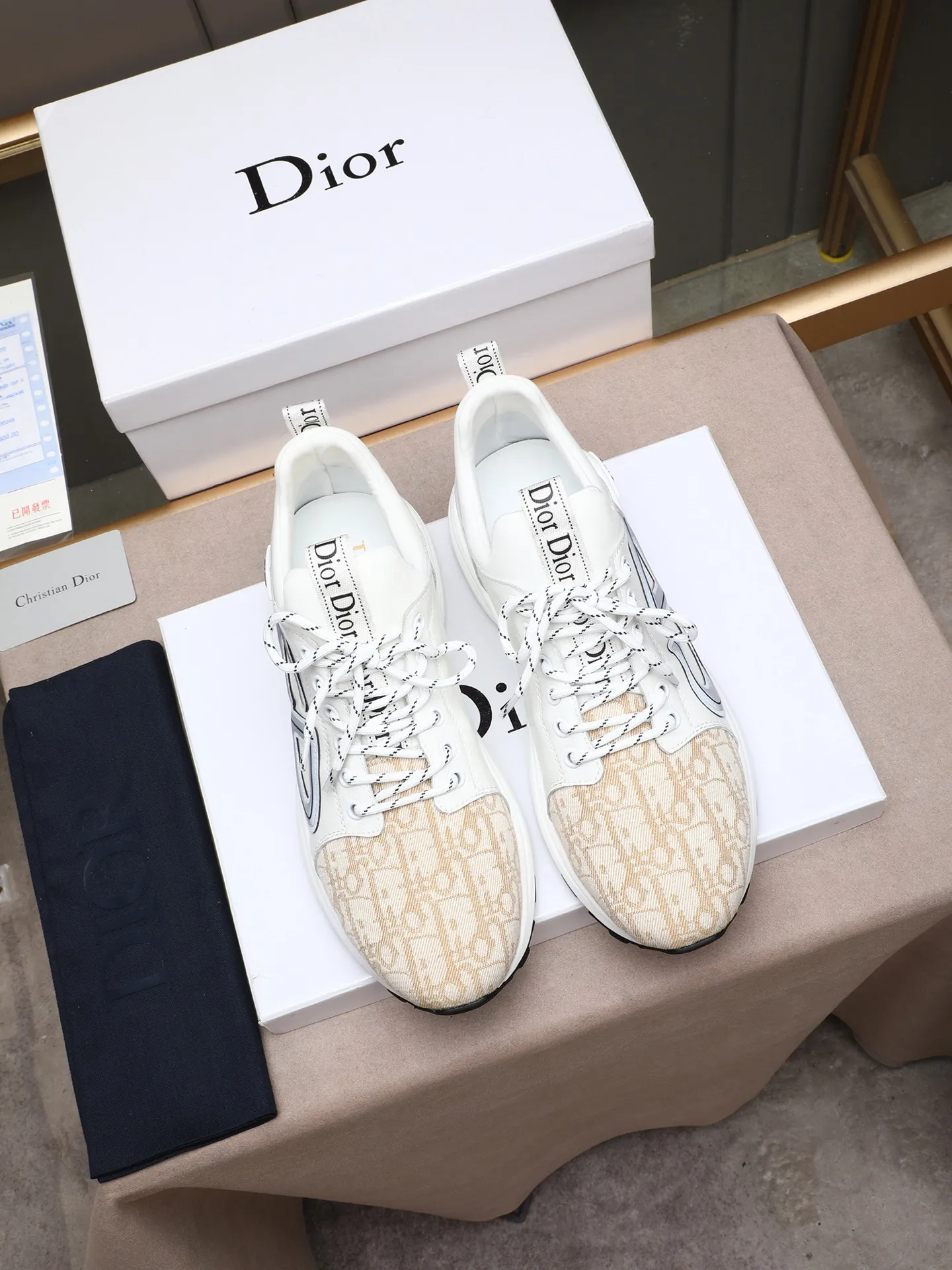 Men's shoes 💰460 💰Dior [Dior] 😘😘High-end series of casual men's shoes, simple and elegant👍👍👍The upper is made of first-layer genuine leather spliced ​​with Dior's special material [sun][sun]; imported first-layer sheepskin lining; special outsole, wear-resistant, lightweight, the overall design is harmonious and unified without lacking personality 👣🌟✨You deserve it! 5 colors😍Sizes 38~44. (45 custom-made) The picture above is a big seller🔥🔥🔥